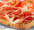 Lunes 13/07 Plato 1: Tosta de Jamón Serrano y tomate